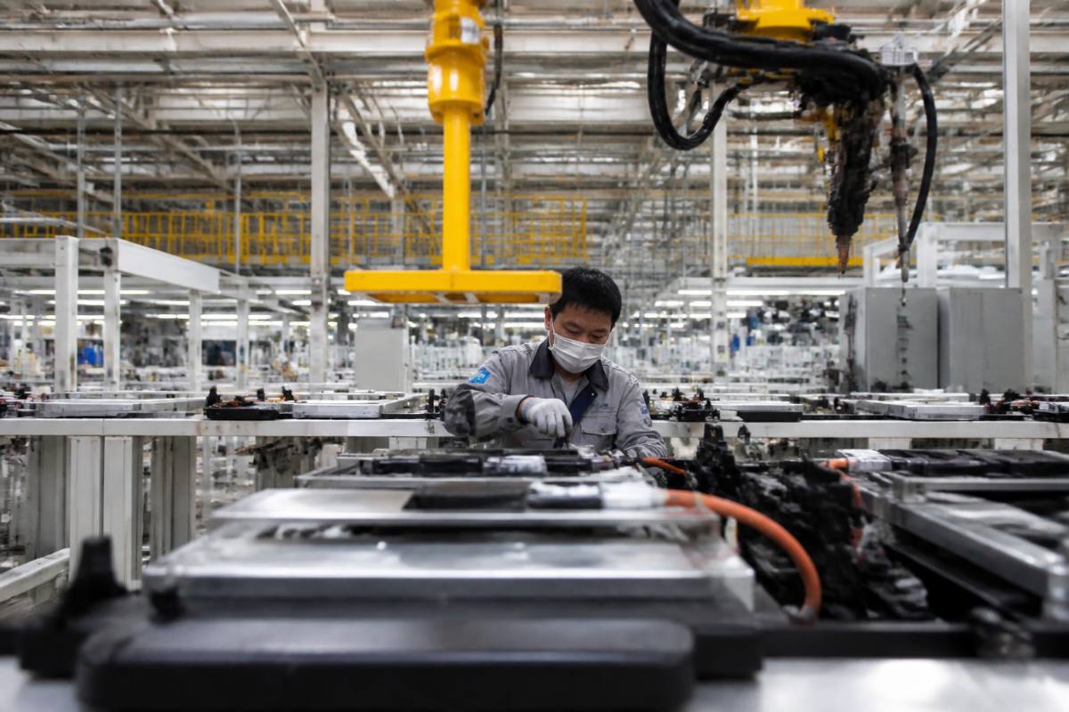 Linha de produção de fábrica industrial.