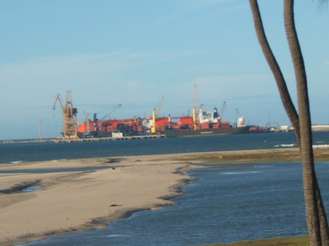 Vista industrial do Porto do Pecém no Ceará.